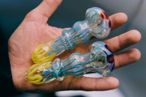 5 Simple Ways on How to Clean a Glass Pipe